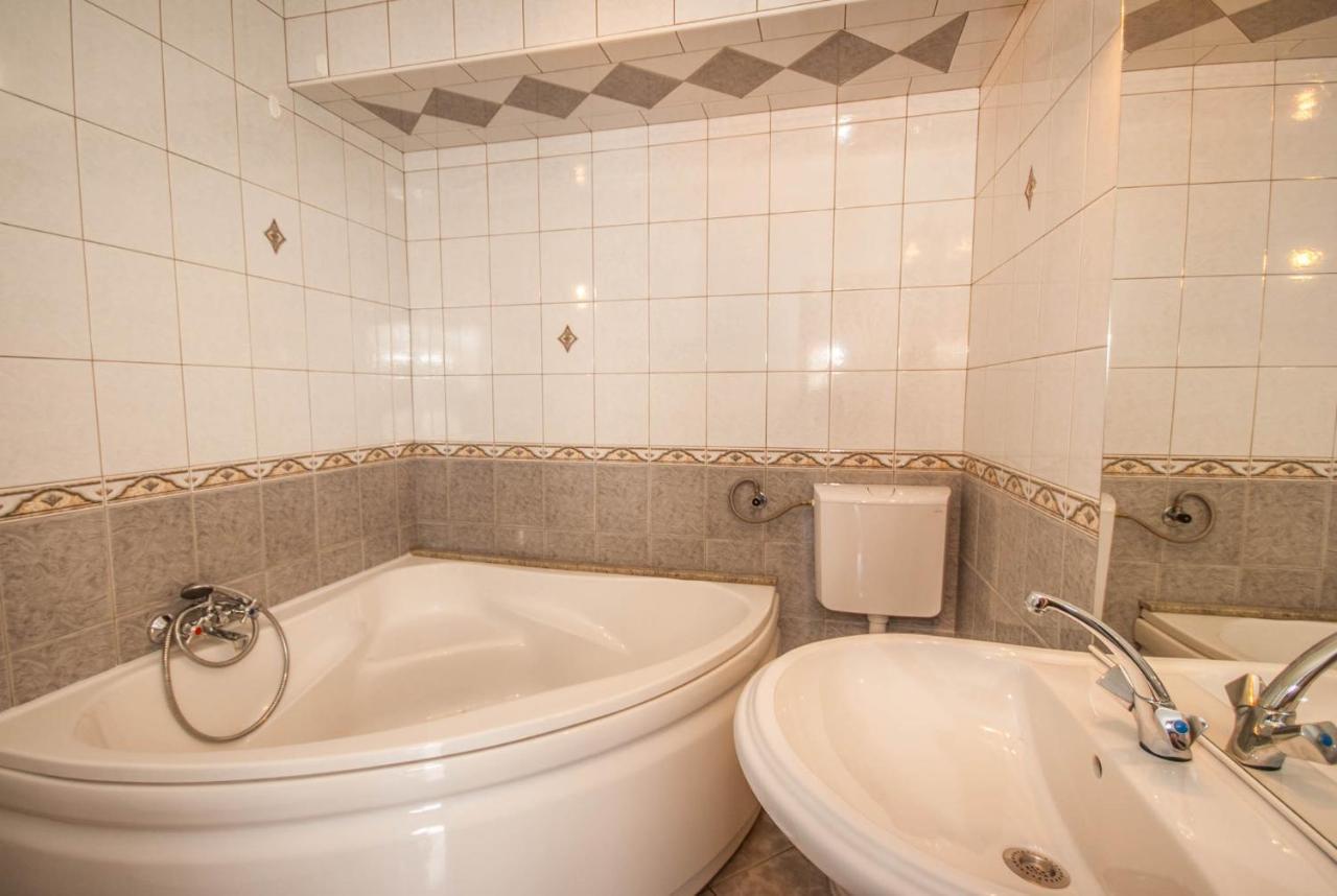 Apartments Mikulina Baška Eksteriør billede