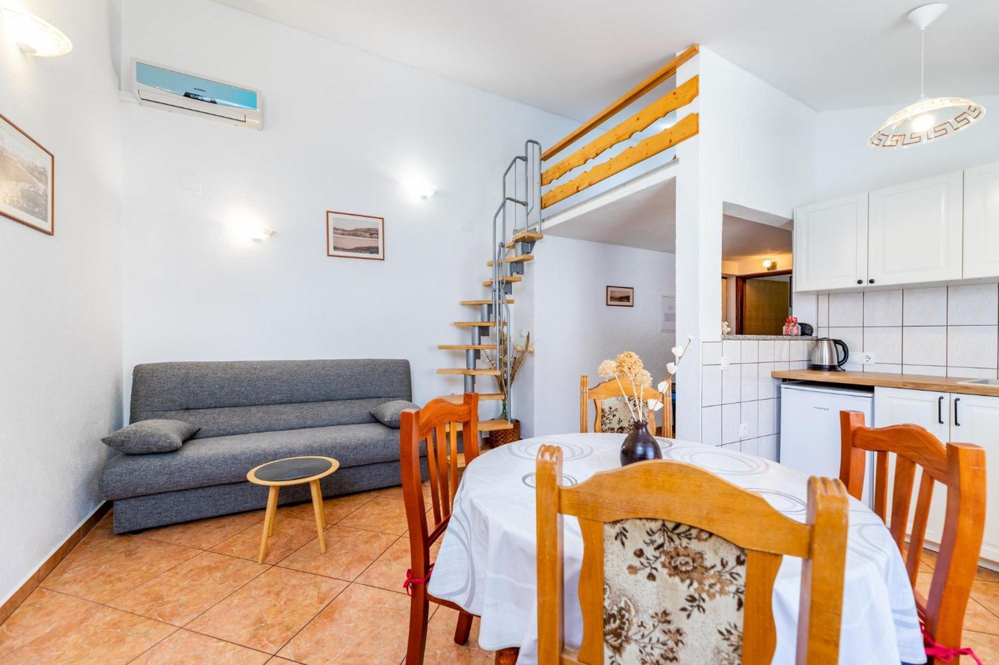Apartments Mikulina Baška Eksteriør billede